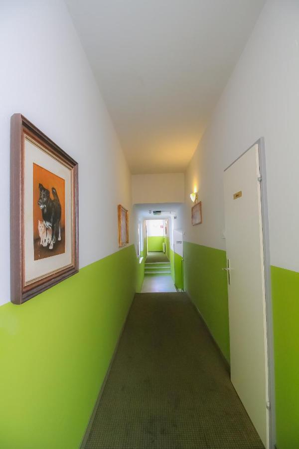 Economic 2sb In Lively Area Apartment Wien